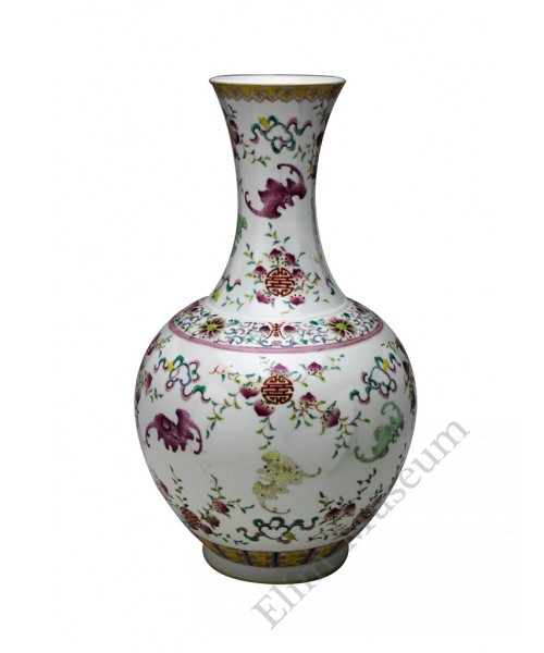 1041 A Fengcai bats & peach mallet-shaped vase