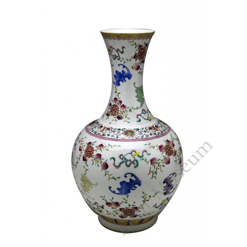 1041 A Fengcai bats & peach mallet-shaped vase