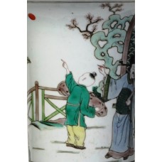 1042 A  Wucai vase with a boy pointing finger at sun