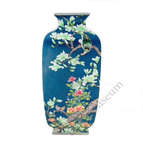 1054  A Qian-Long Yangcai birds-flowers lantern vase 