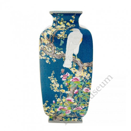1054  A Qian-Long Yangcai birds-flowers lantern vase 