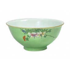 1063  A Qianlong Fengcai bowl décor with flowers