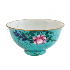 1066  A Qian-Long turquoise glaze bowl with florist