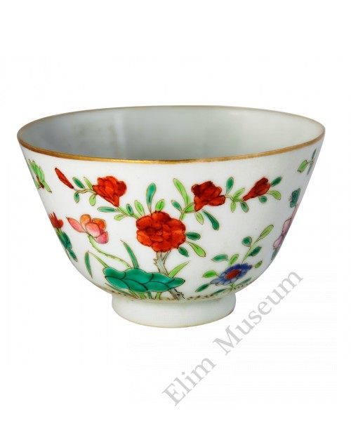 1068  A fengcai bowl décor with flowers