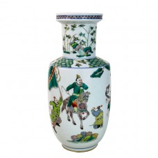 1072  A Kang-Xi Wucai vase with warriors 