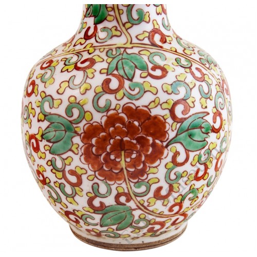 1074  A Kang-Xi Sancai long neck vase with peony motif
