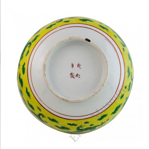 1075  A Kang-Xi Sancai  bowl with dragons in cloud