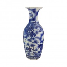 1077 A Shunzhi B&W grand vase with chasing dragons