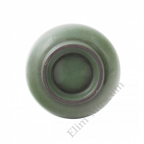 1237  A  Guan-Ware Olive Green Glazed Vase