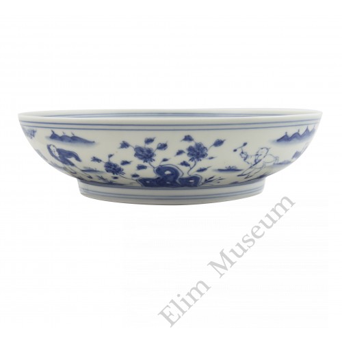 1267   A Cheng-Hua B&W Dish with Parading Children 